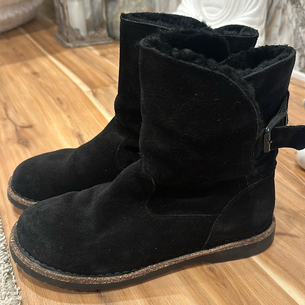 Birkenstock size 40 Uppsala Shearling boots.